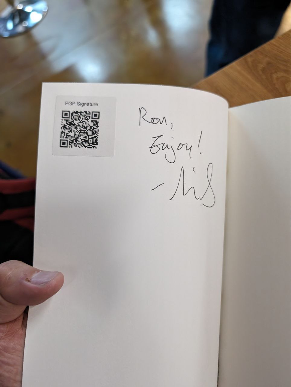 Signed autograph 00305f187ecd7e3c