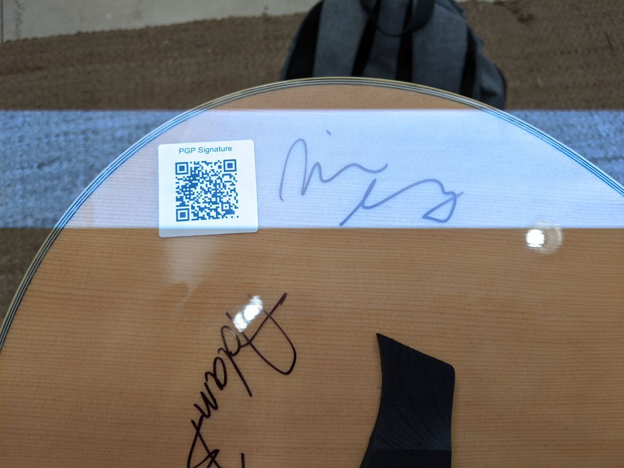 Signed autograph 0d540a7c9a2fa0b7