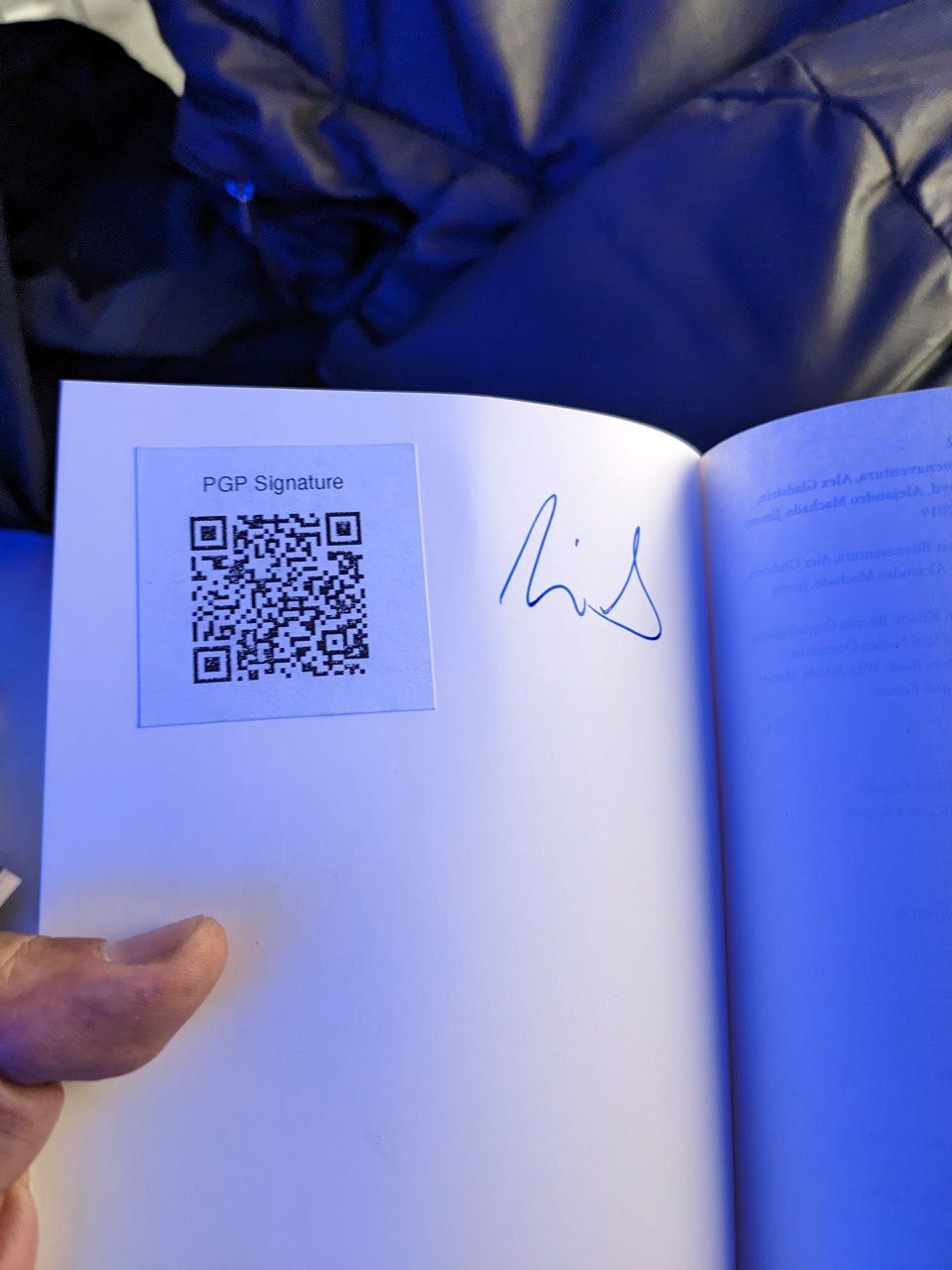 Signed autograph 0f6da493325123ca