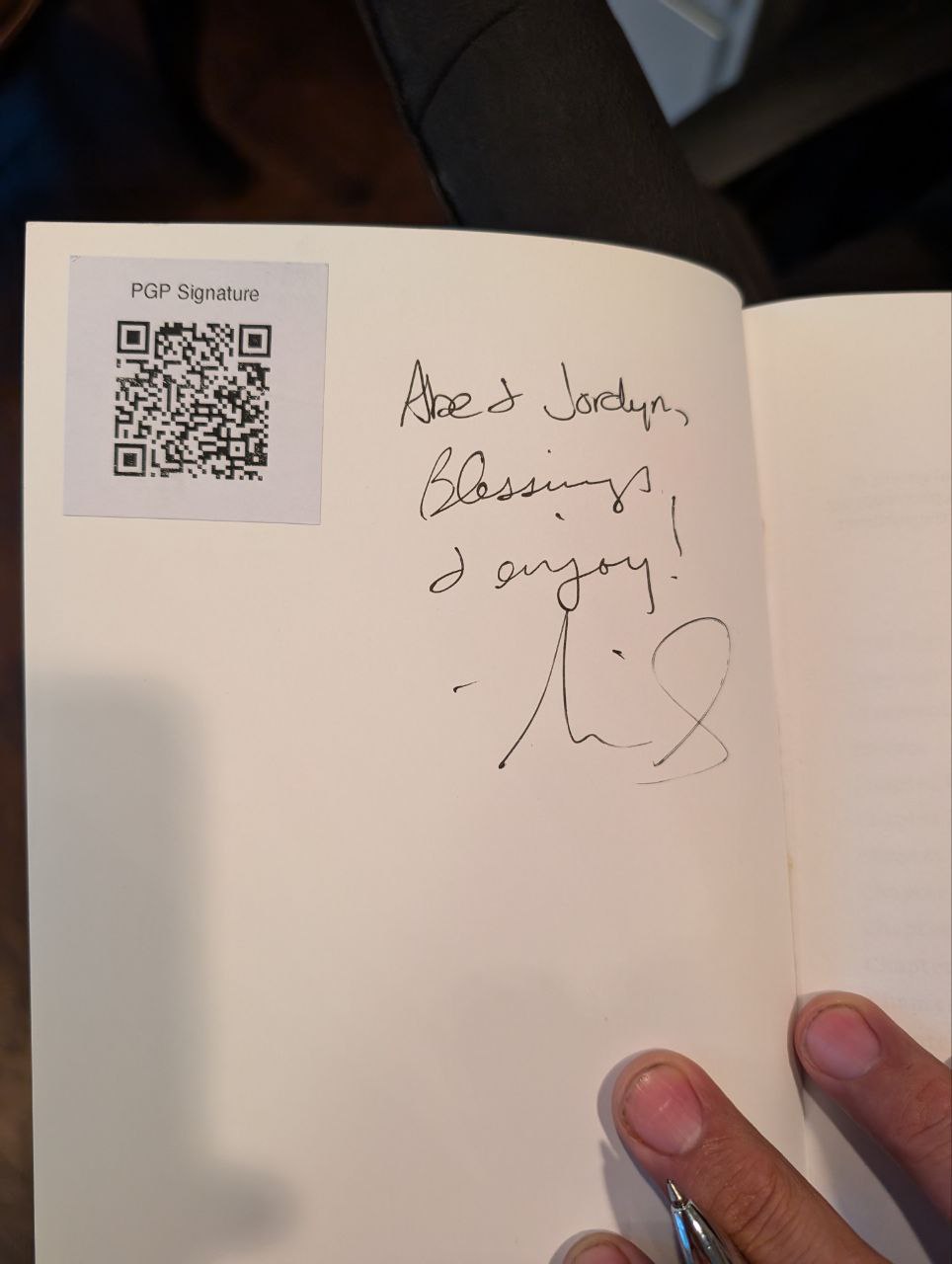 Signed autograph 1de8bdfb77b62342