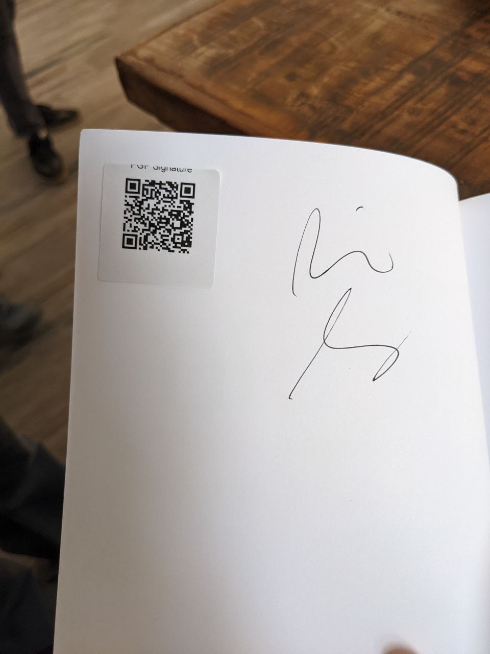 Signed autograph 300d32ef0b6c8fc5