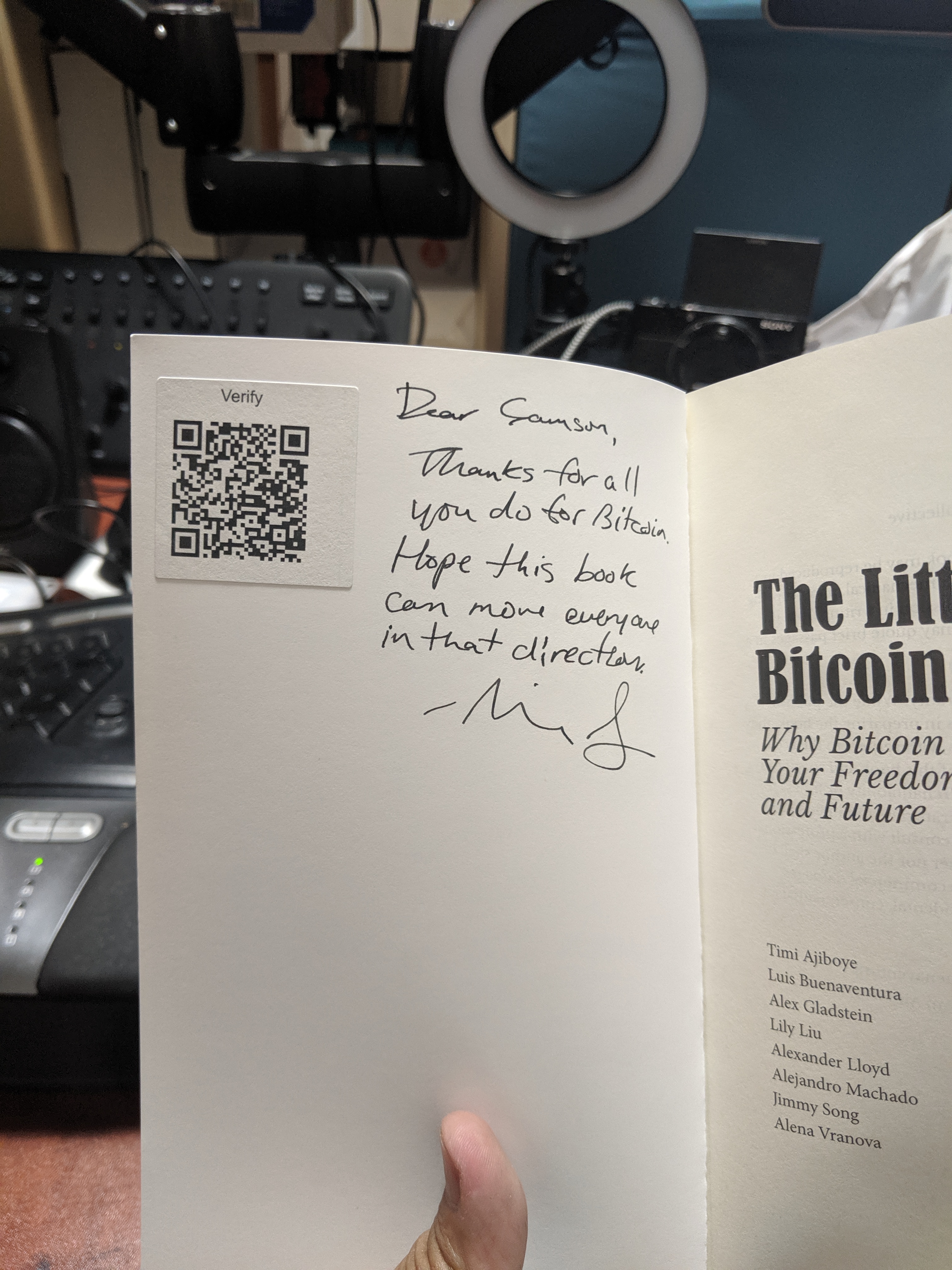 Signed autograph 3cd7b76e517bd32f