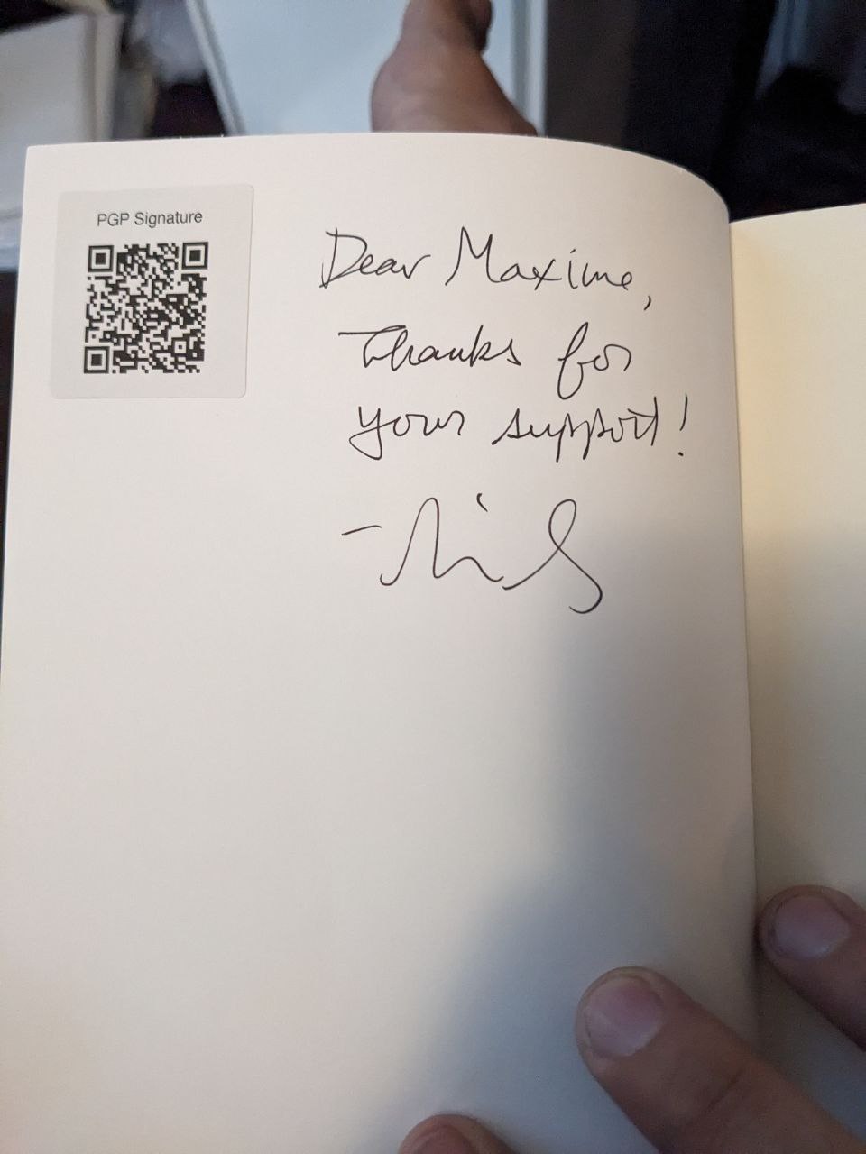 Signed autograph 49fec6f4597f9940