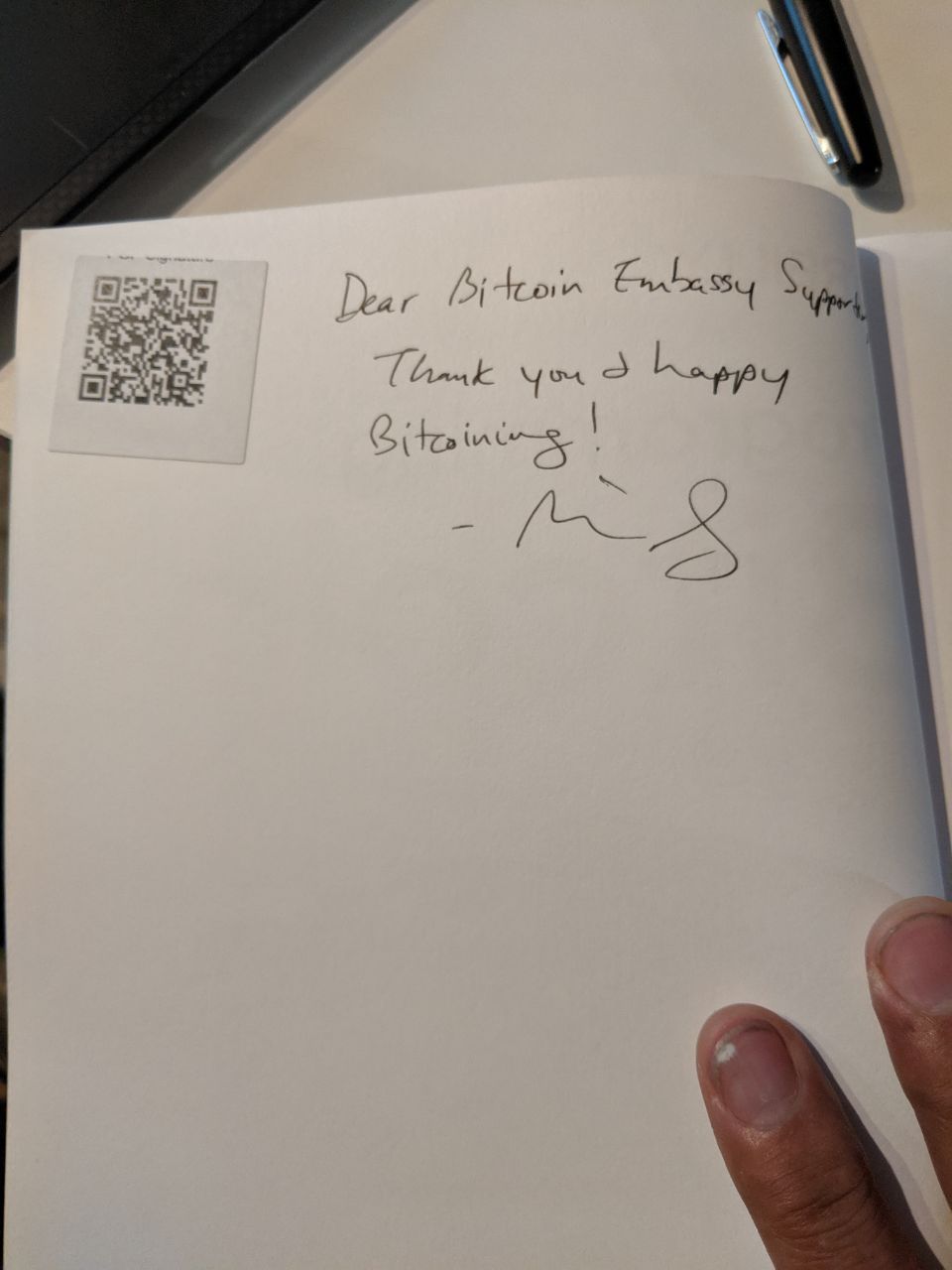 Signed autograph 52cce4a296952681