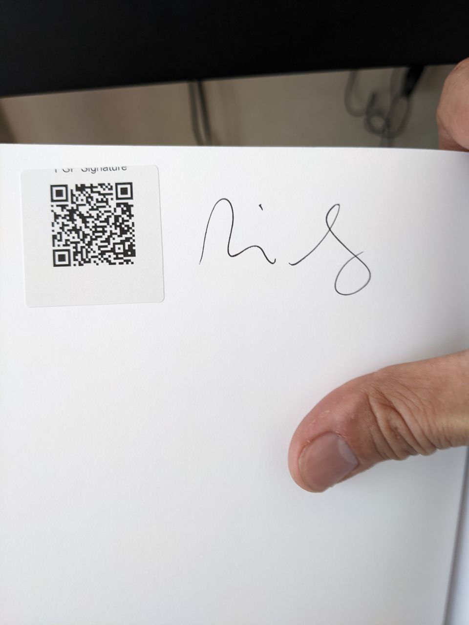 Signed autograph 54bdee63233666c3