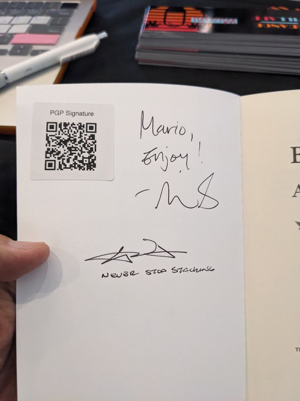 Signed autograph 5de9a6e45476b336