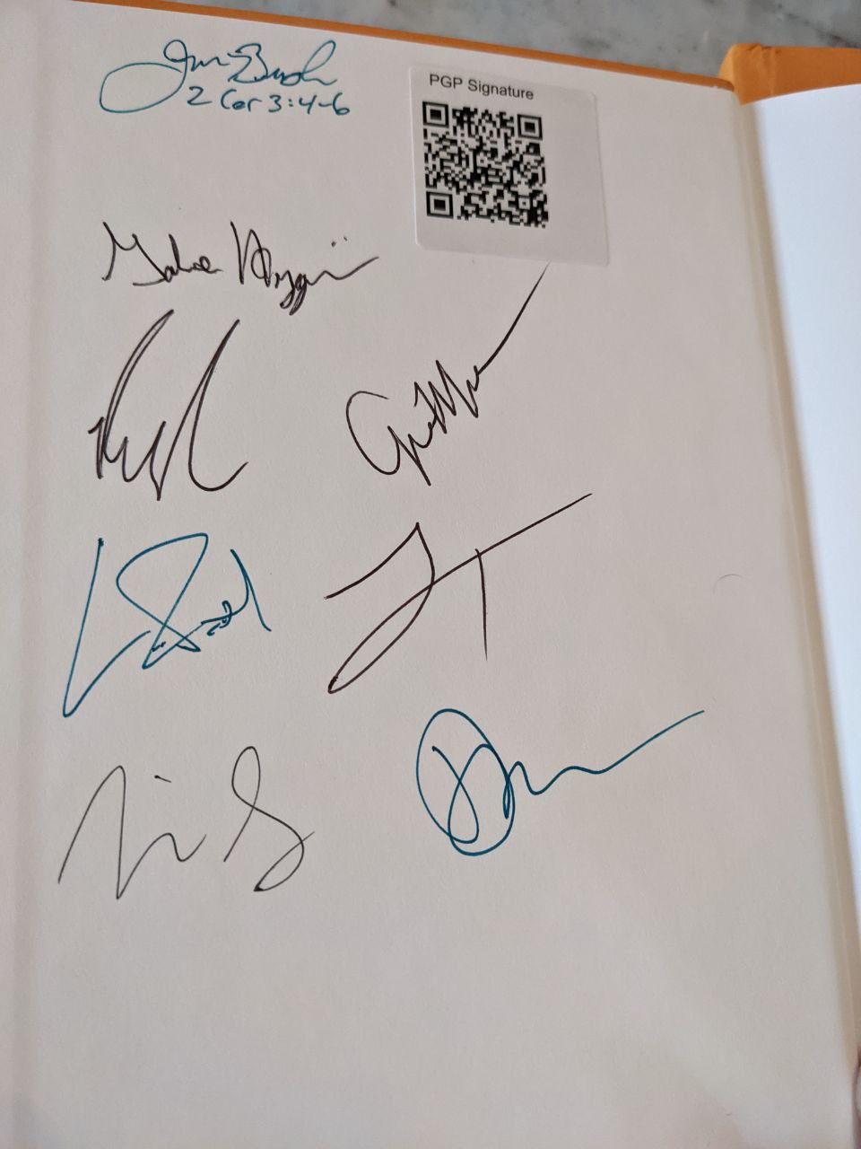 Signed autograph 5dfc8f364f7f2524