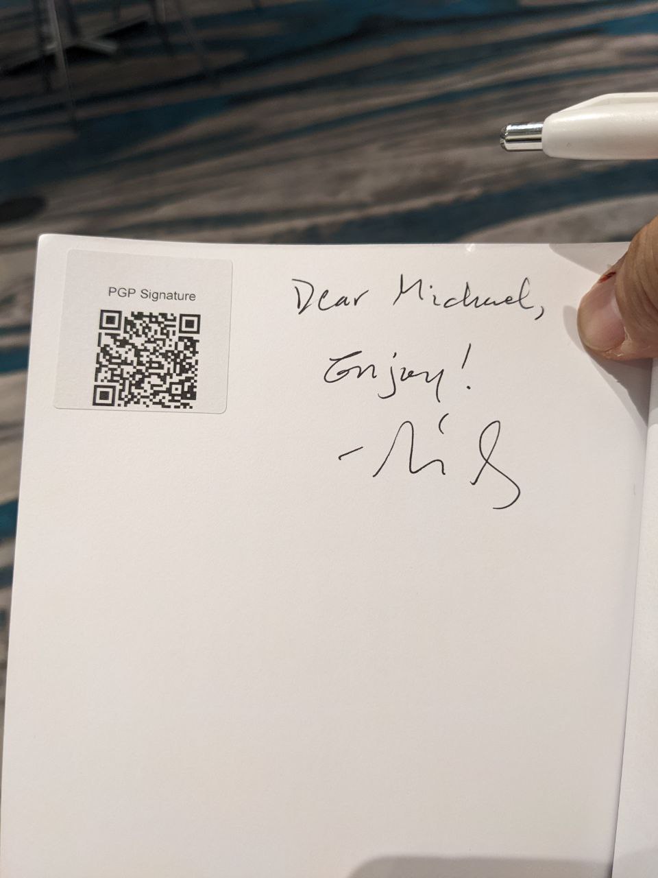 Signed autograph 5ebd61108361c523