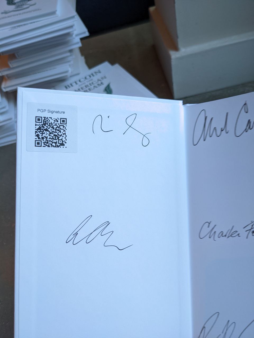 Signed autograph 63ee37b26bbcb145