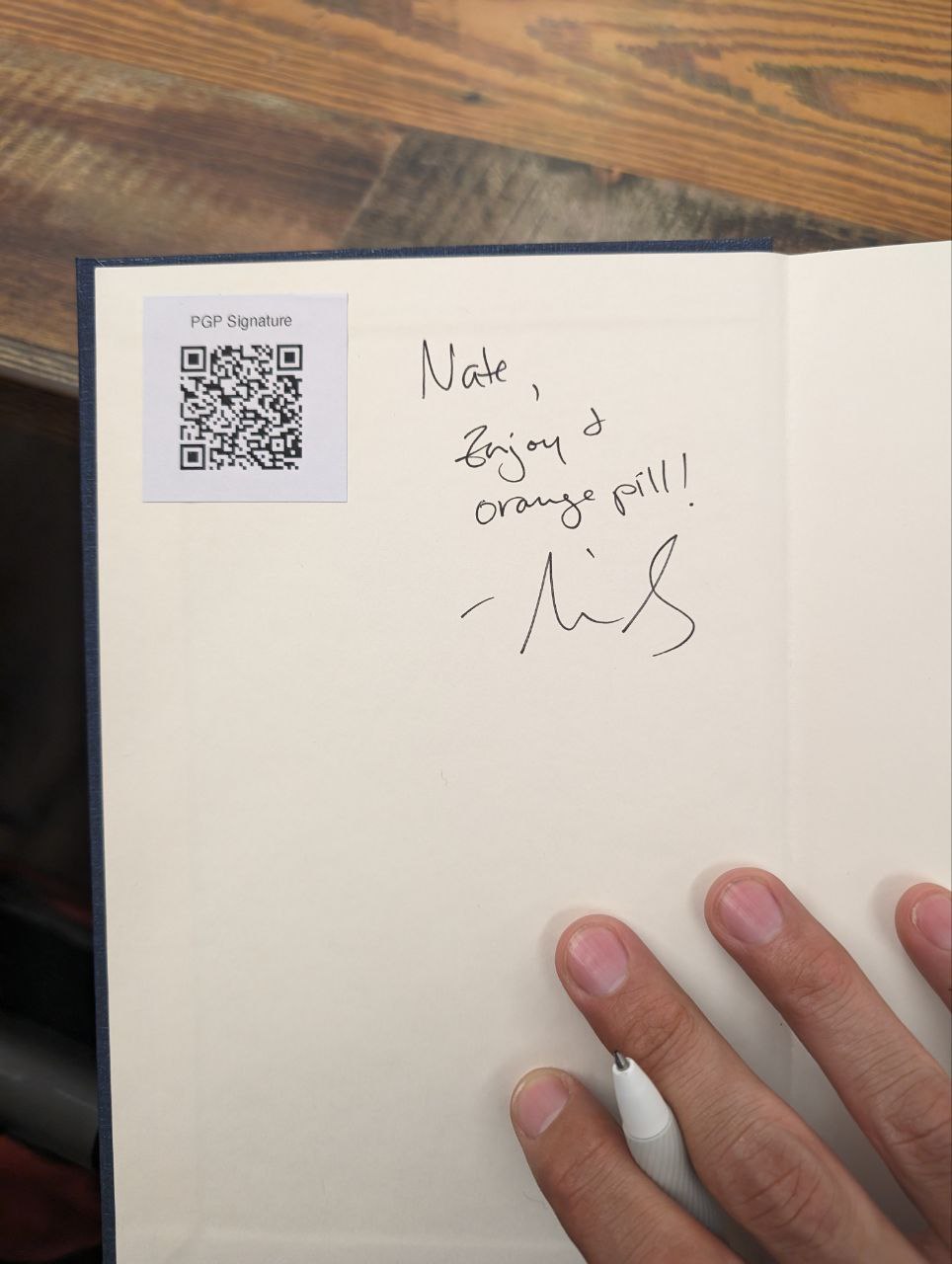 Signed autograph 6a7fa3f5913f0052