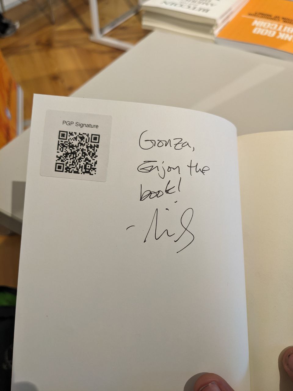 Signed autograph 725d5ae15f405446