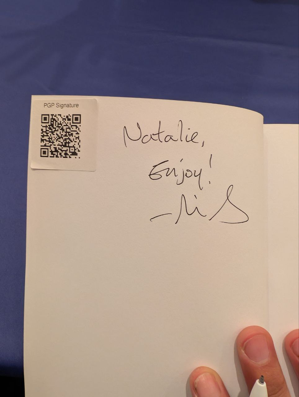 Signed autograph 812847611217414e