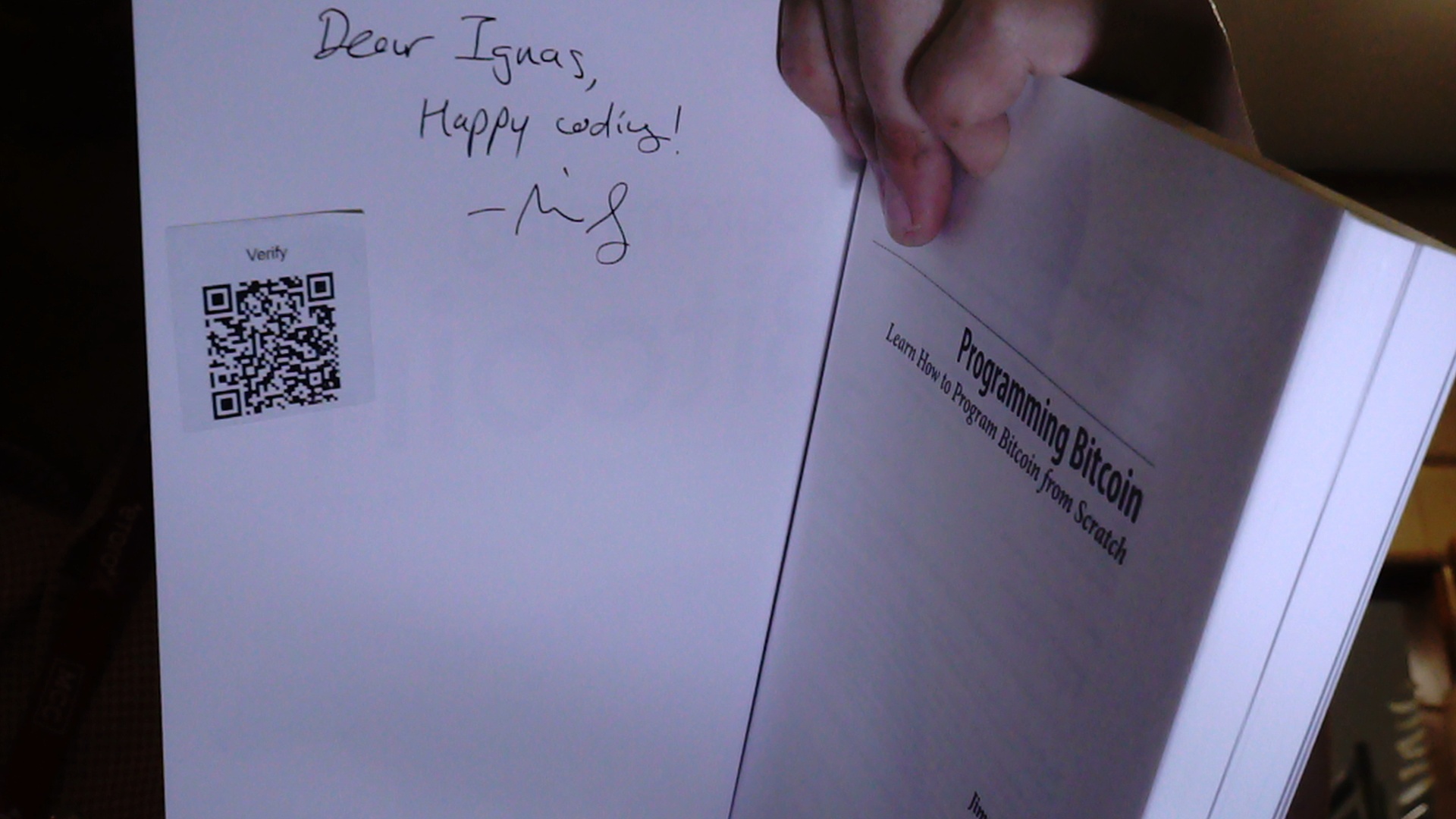 Signed autograph 897990549d777032