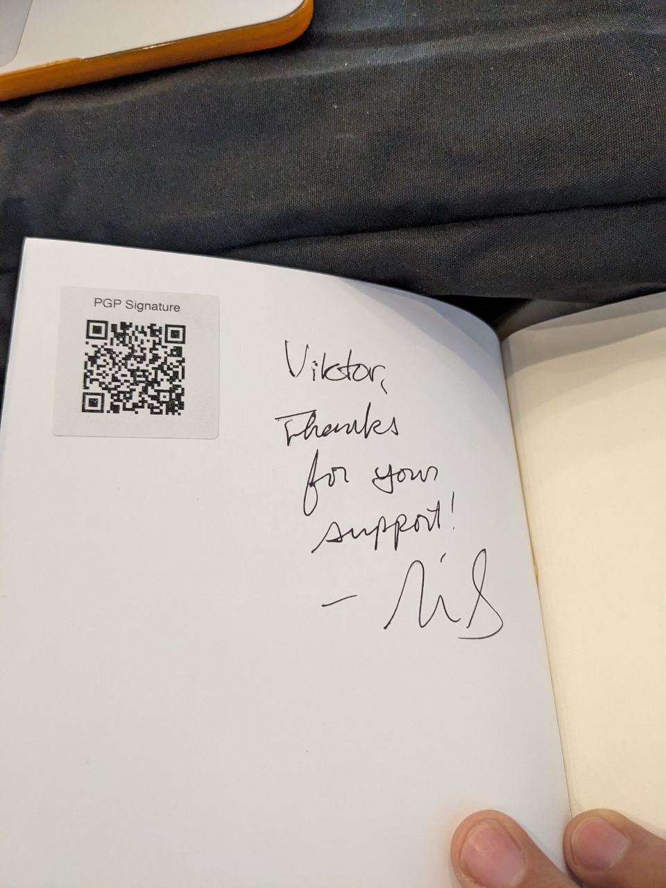 Signed autograph 8ded9bc94d170081