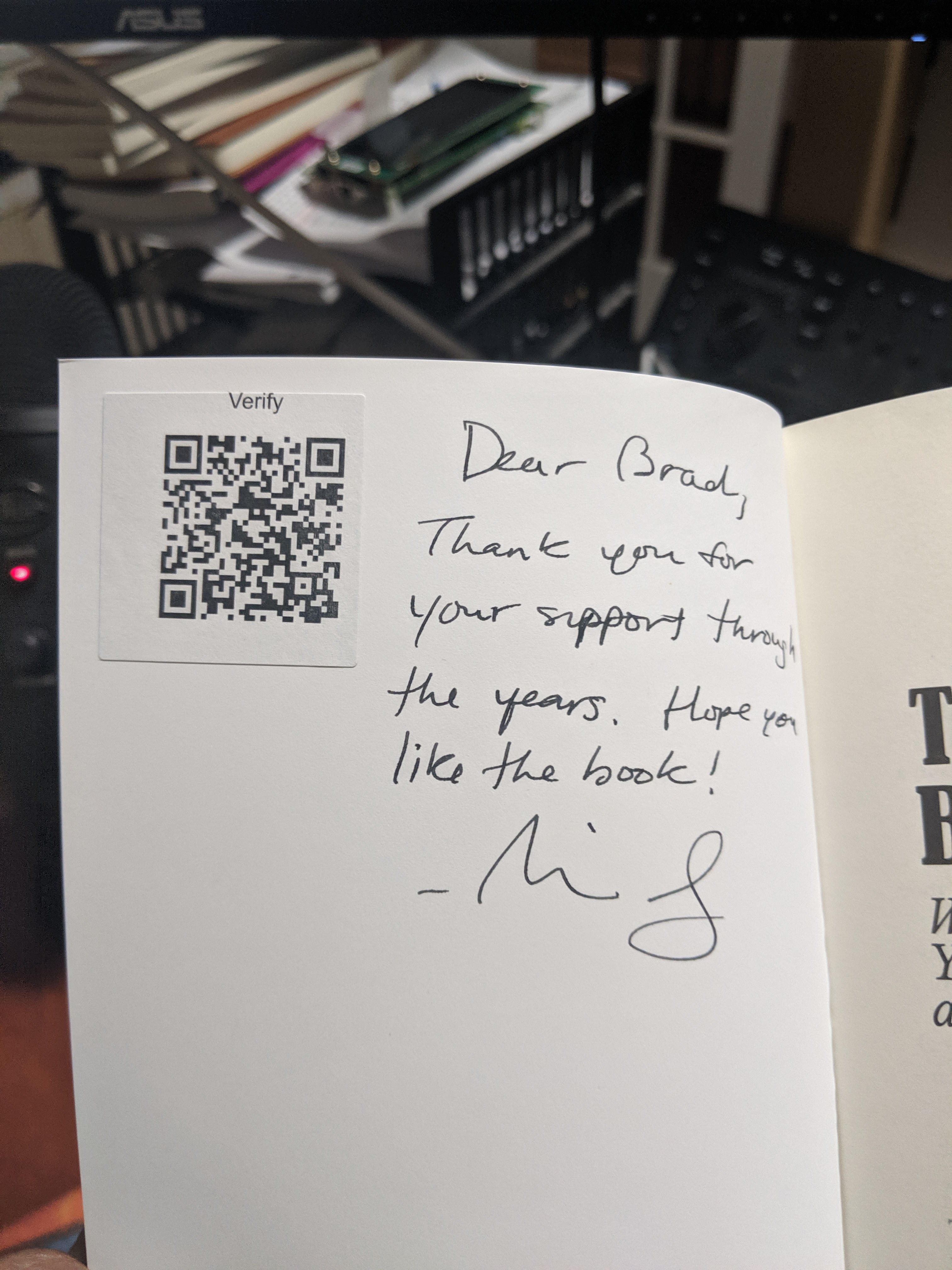 Signed autograph a2ee999e916f6db6