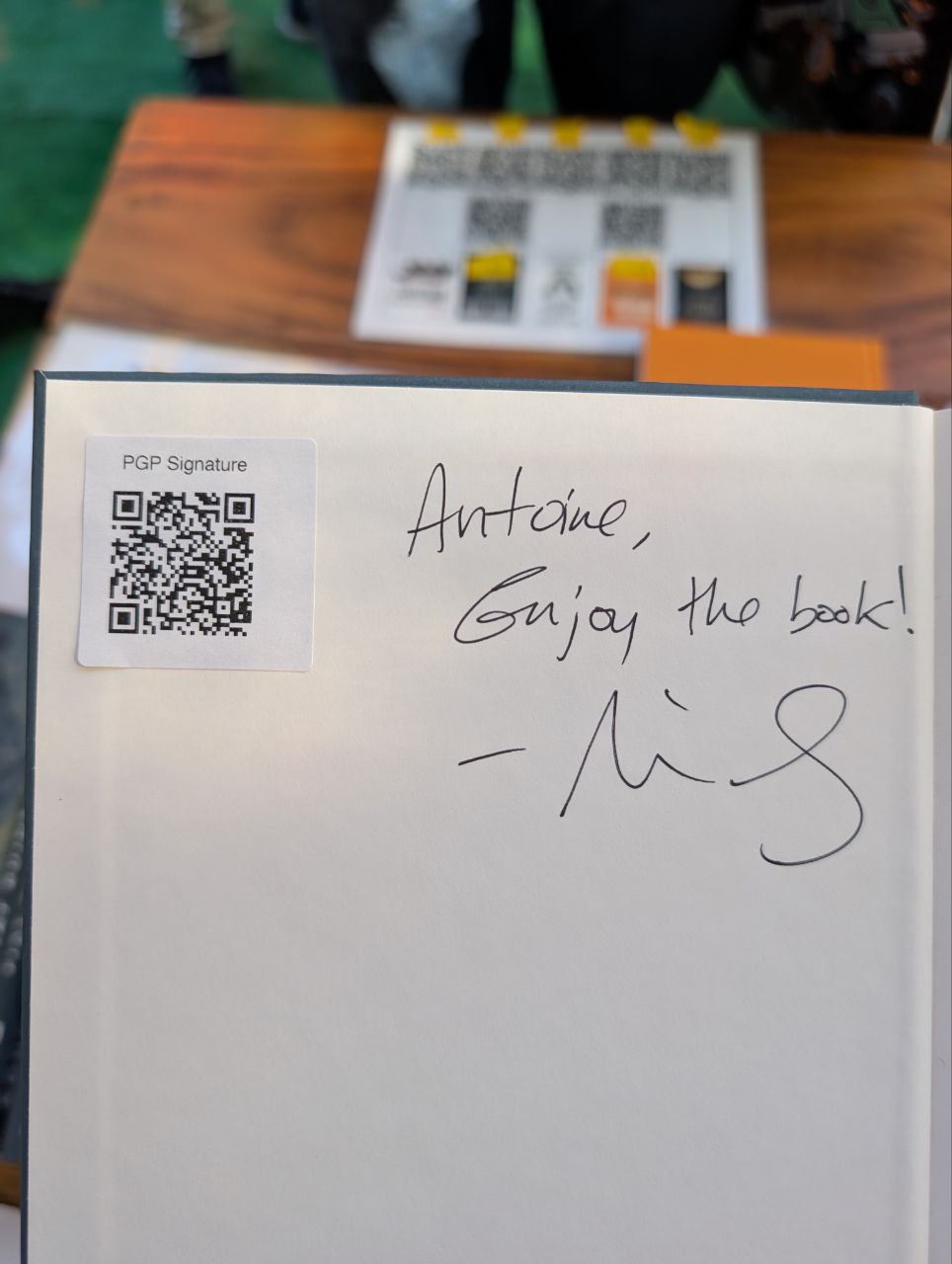 Signed autograph a8d83d54dd8cf1e3