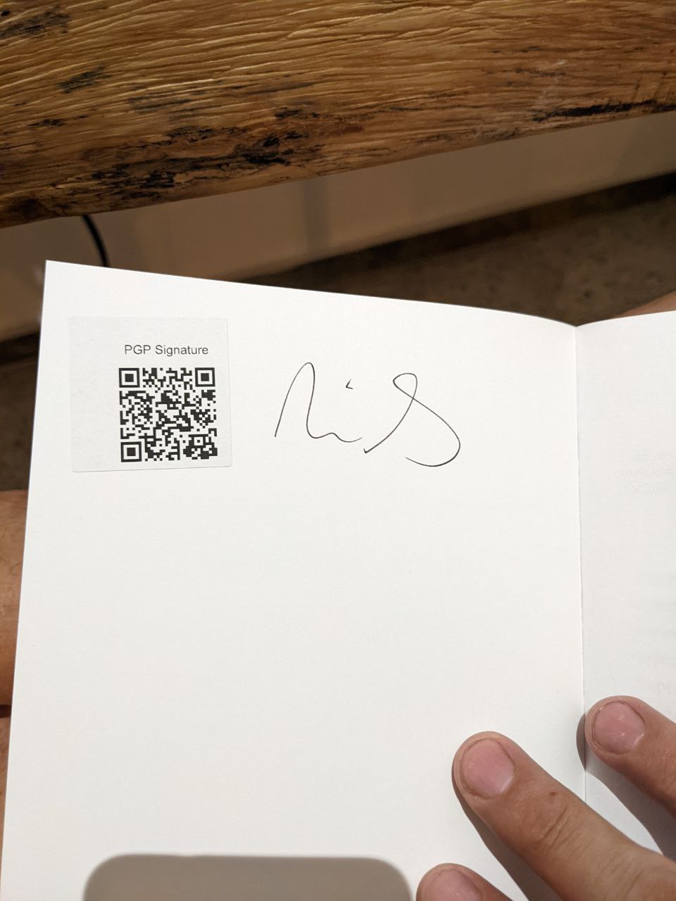 Signed autograph aad7914f9ee80f37