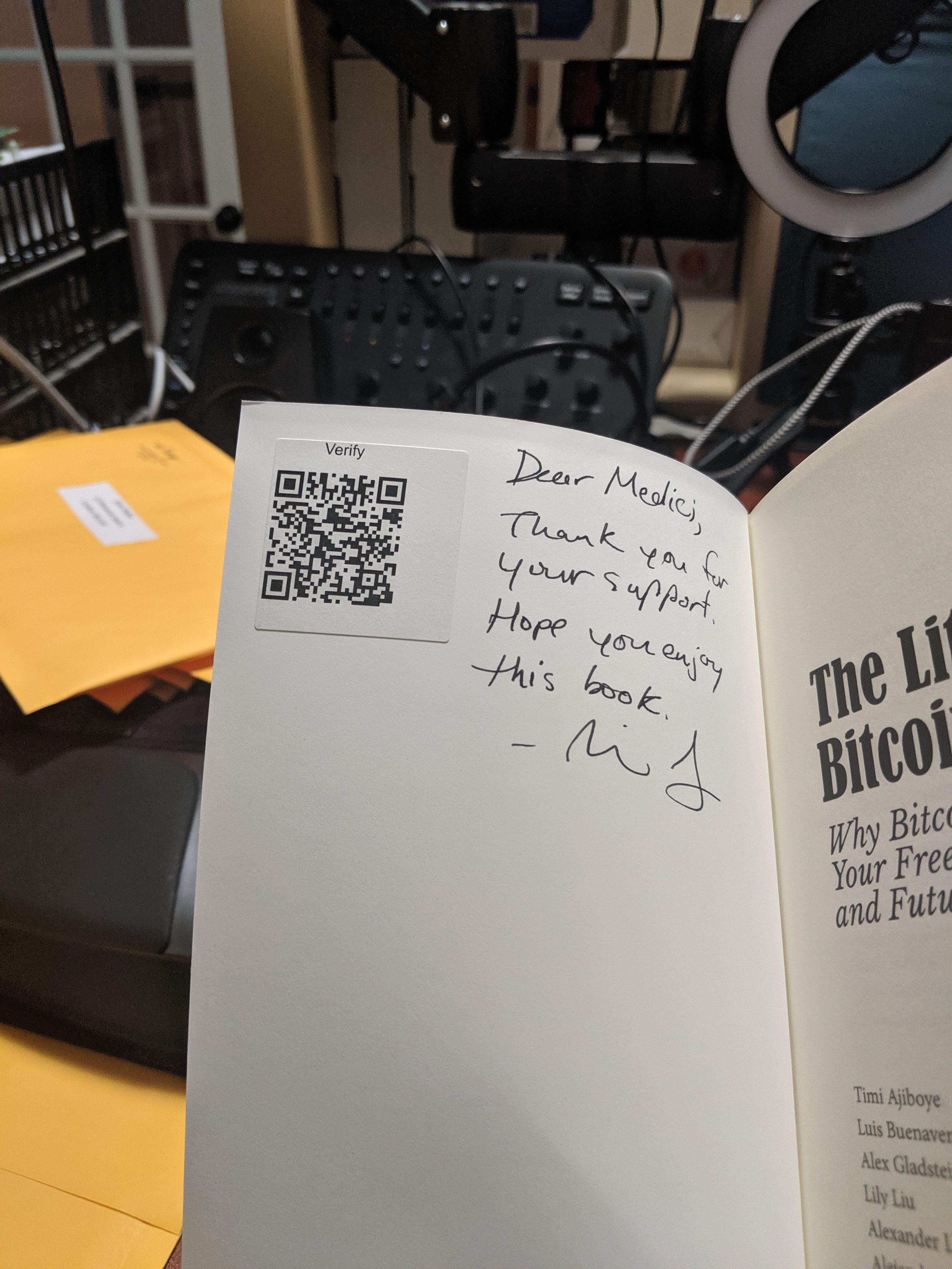 Signed autograph d46bf5218c68ea2f