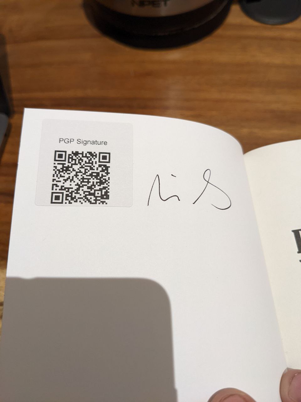 Signed autograph e3ef31ee253e6706