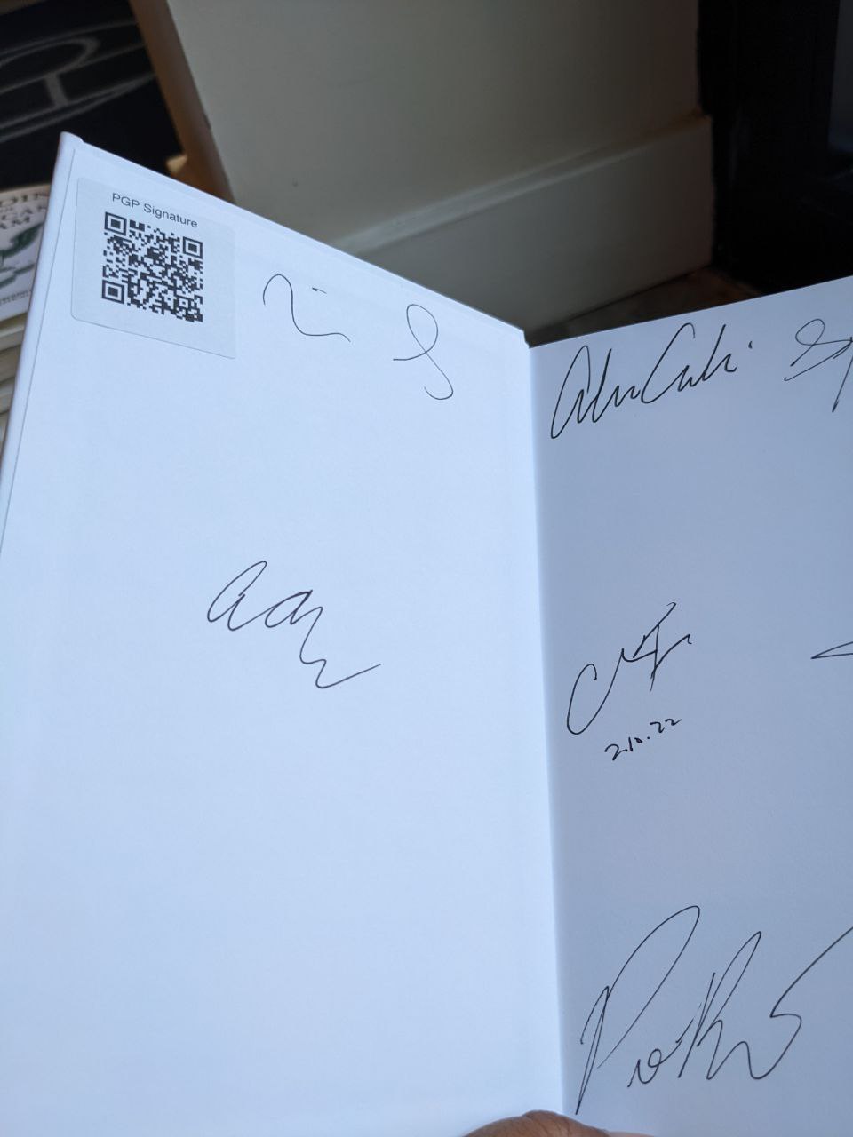 Signed autograph ee4527861e4e90aa