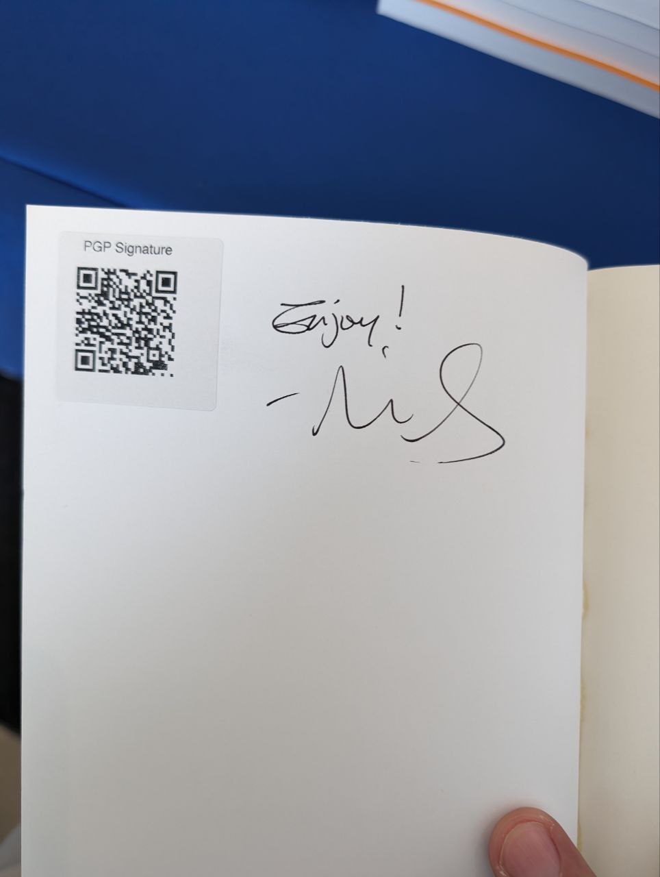 Signed autograph f5ee644d33598228